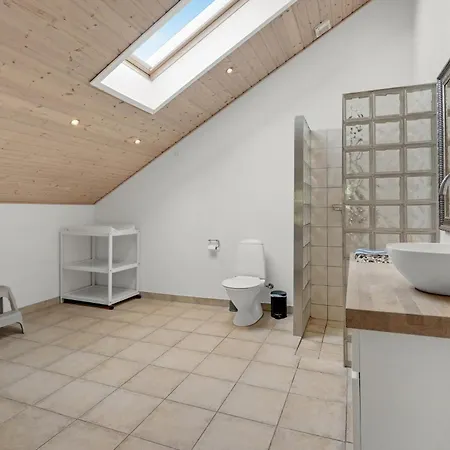 Holiday home 4 Bedroom Awesome In Vaeggerlose